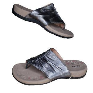 Taos Gift 2 Sandals Size 8 Silver Metallic Slip On Thong NWT Cool Recovery Foam